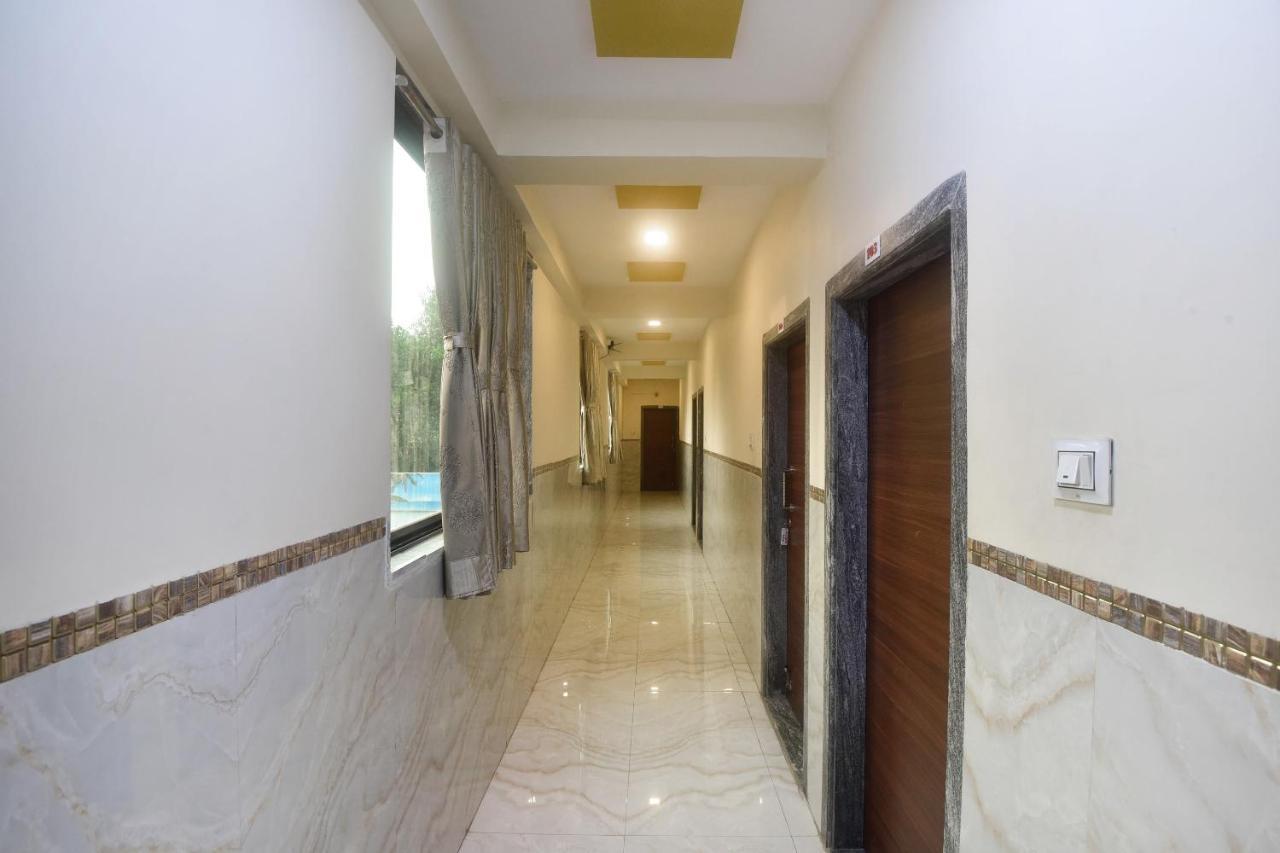Oyo 60773 Ruchita Loadging & Boarding Hotell Mumbai Exteriör bild