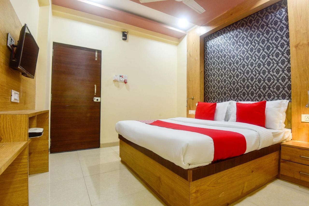 Oyo 60773 Ruchita Loadging & Boarding Hotell Mumbai Exteriör bild