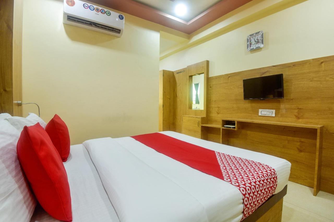 Oyo 60773 Ruchita Loadging & Boarding Hotell Mumbai Exteriör bild