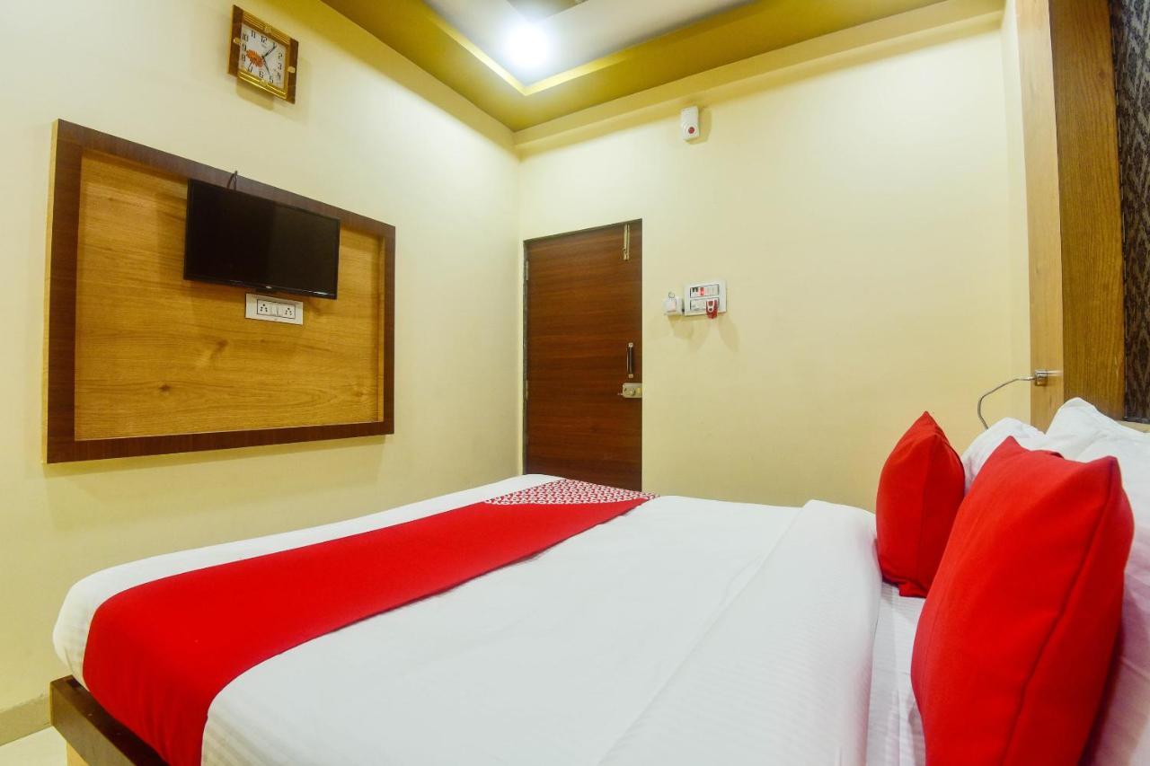 Oyo 60773 Ruchita Loadging & Boarding Hotell Mumbai Exteriör bild