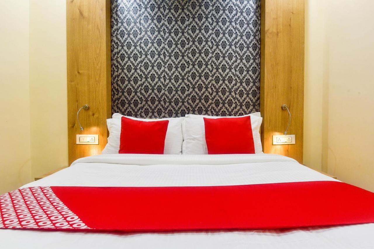 Oyo 60773 Ruchita Loadging & Boarding Hotell Mumbai Exteriör bild